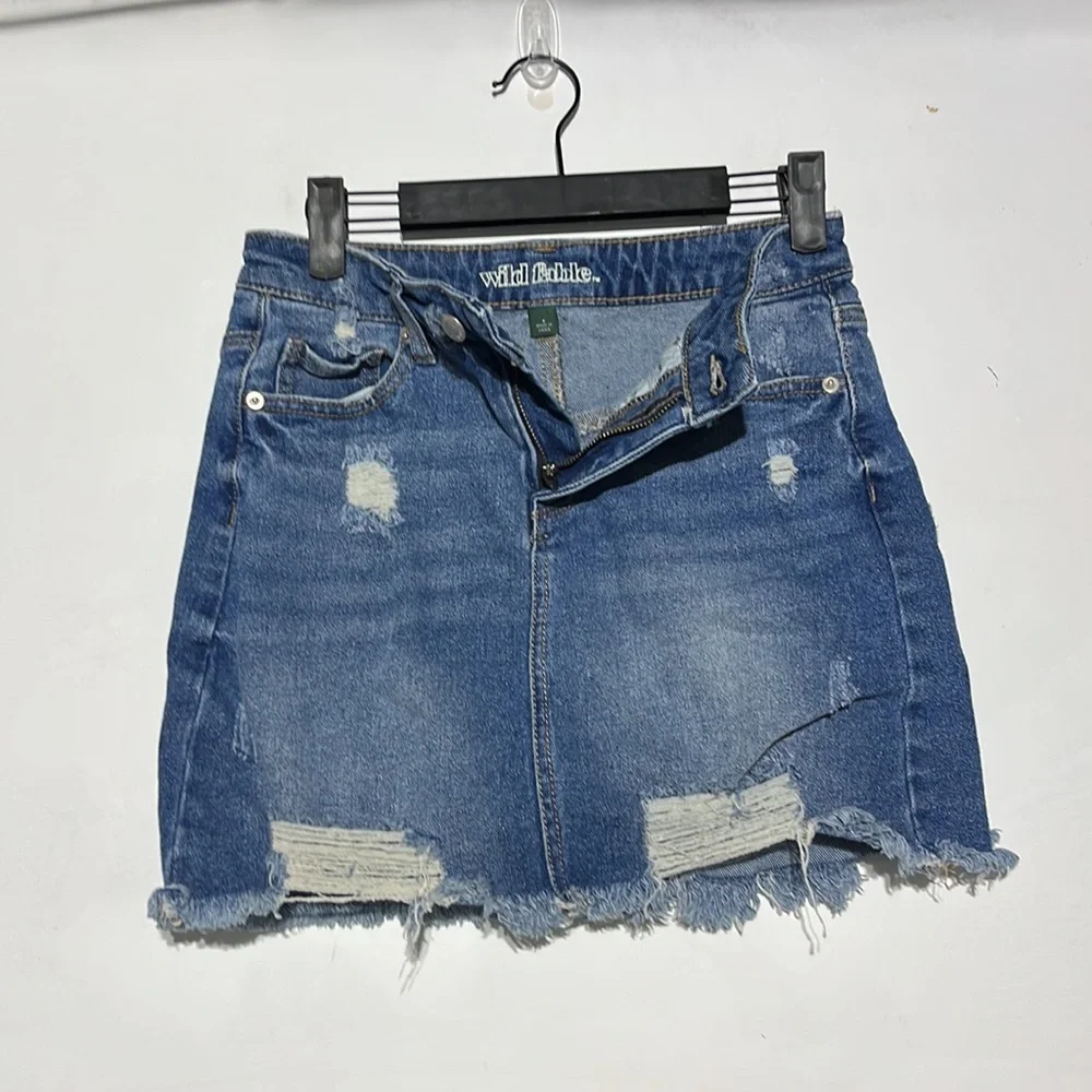Wild Fable Medium Wash Distressed Denim Skirt Size 4 - Picture 2 of 8
